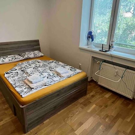 Brand New Apartment In The Heart Of Μπρατισλάβα Εξωτερικό φωτογραφία