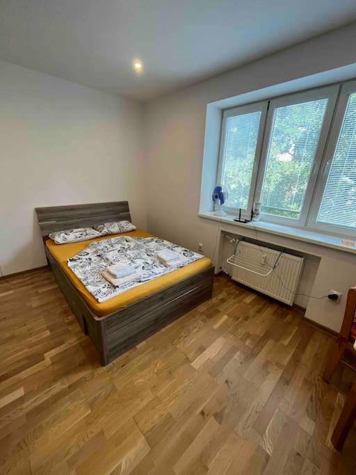Brand New Apartment In The Heart Of Μπρατισλάβα Εξωτερικό φωτογραφία